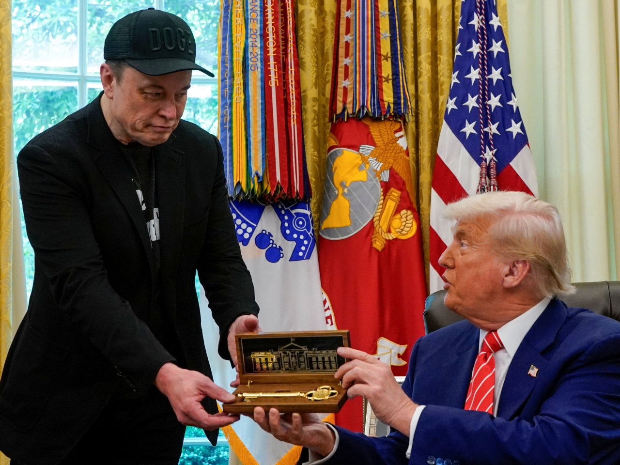 Black-eyed Musk gets golden key to White House