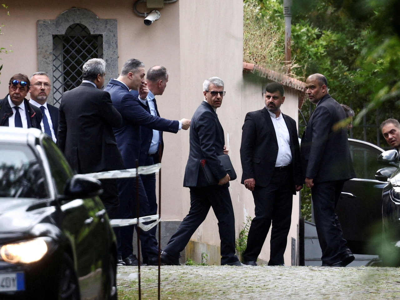 Iran wants guarantees of no sanctions for nuke deal