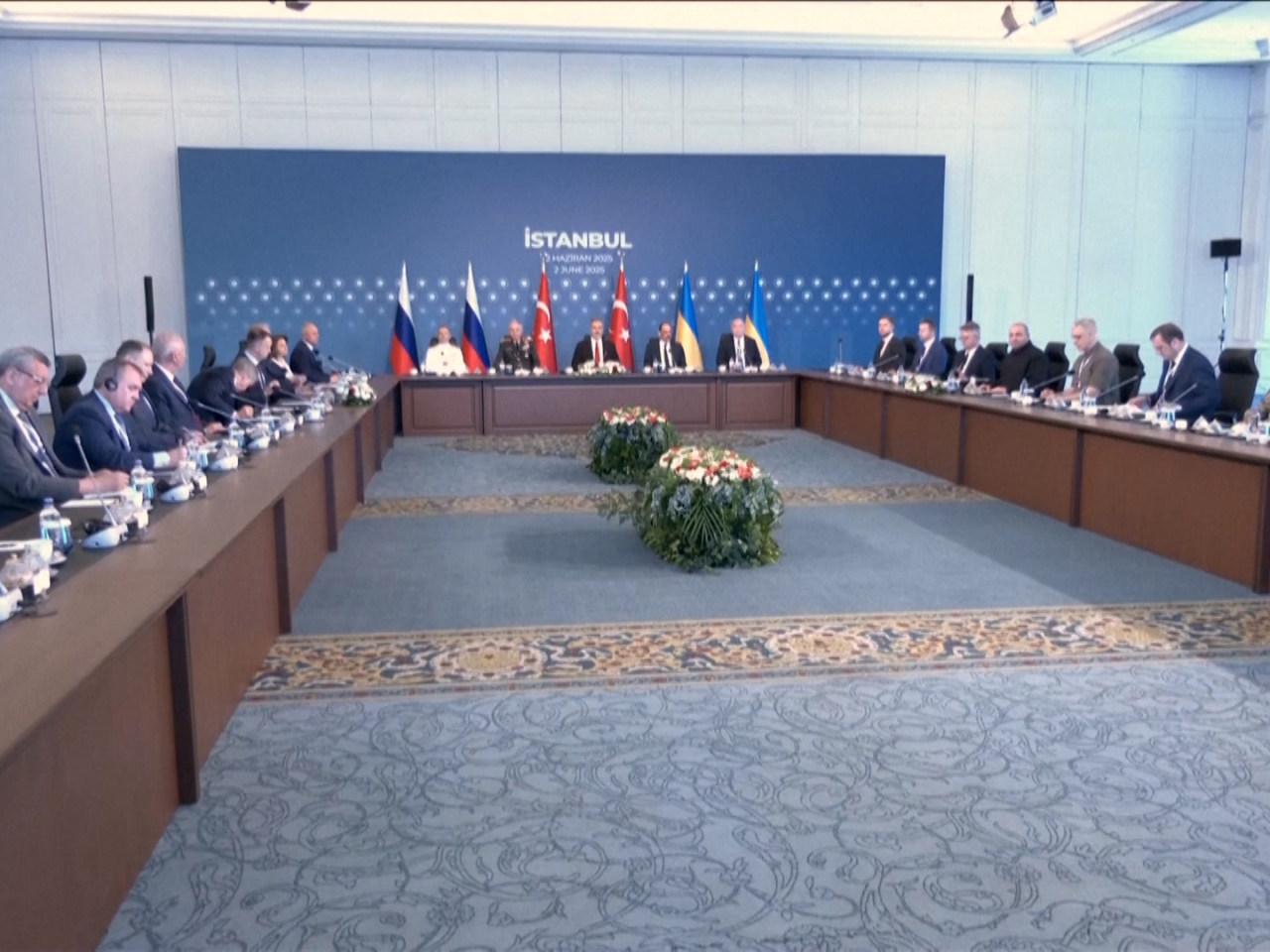 Russia sets out strict terms at peace talks