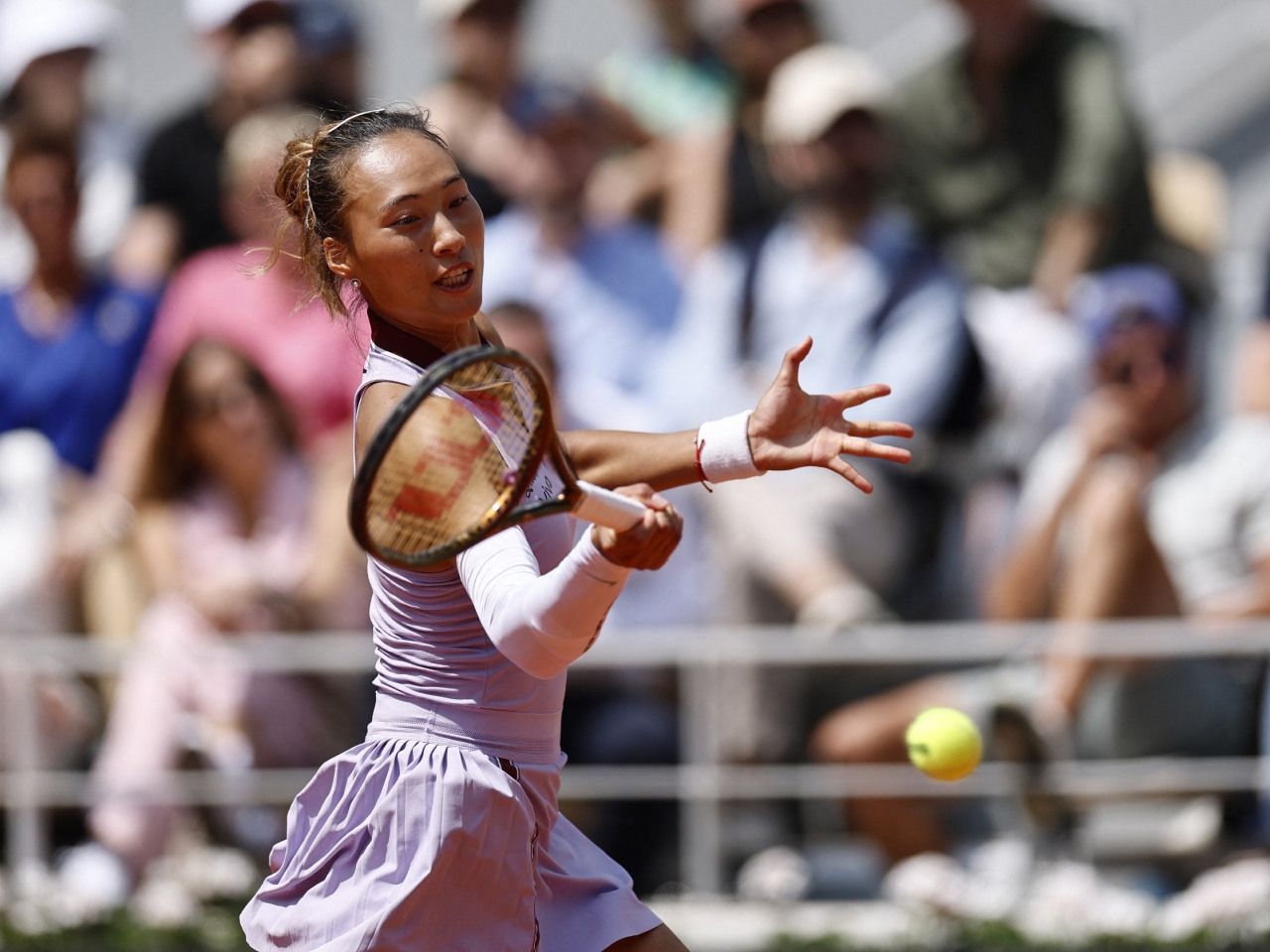 Zheng ousted by Sabalenka in French Open
