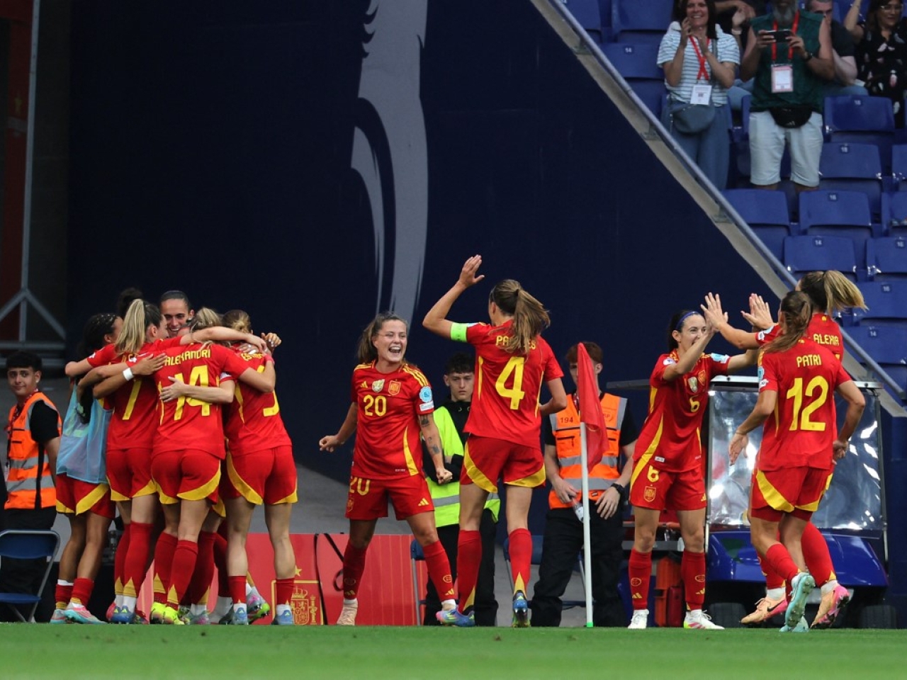 Spain fires past England into Nations League semis