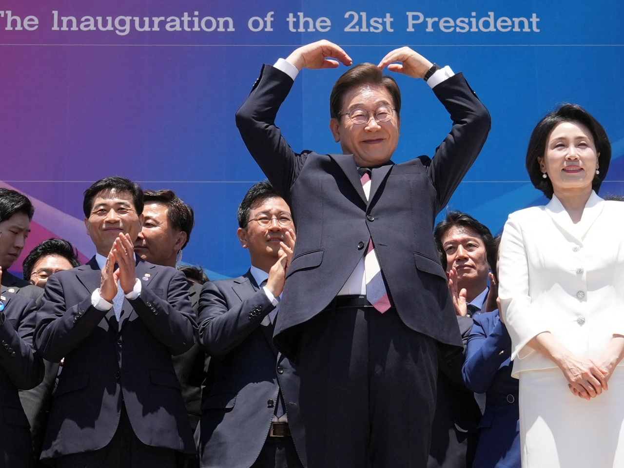 Challenging times ahead as Lee sworn in as president