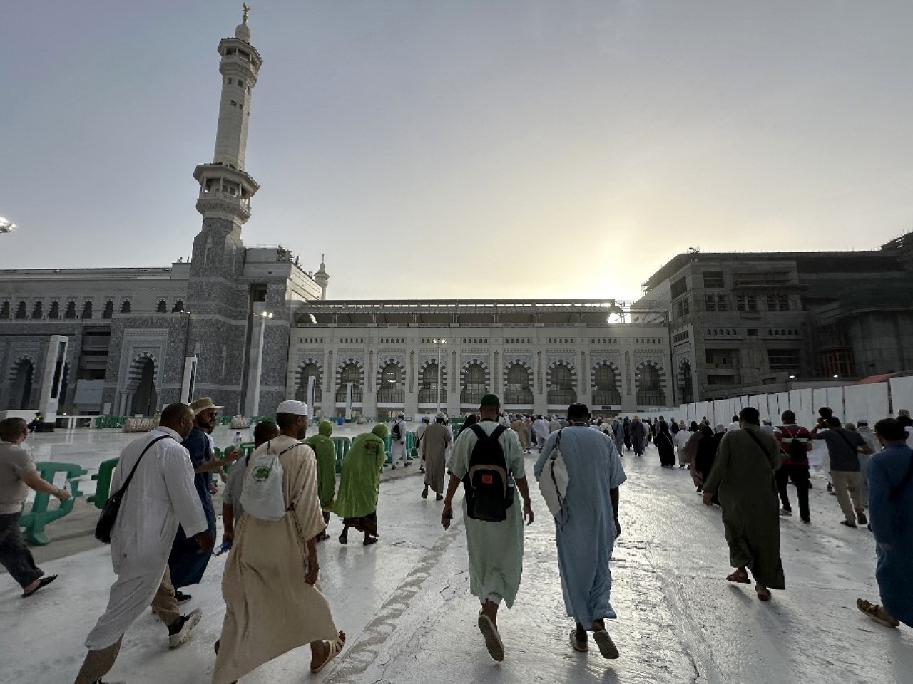 Million-plus pilgrims to begin hajj under blazing sun