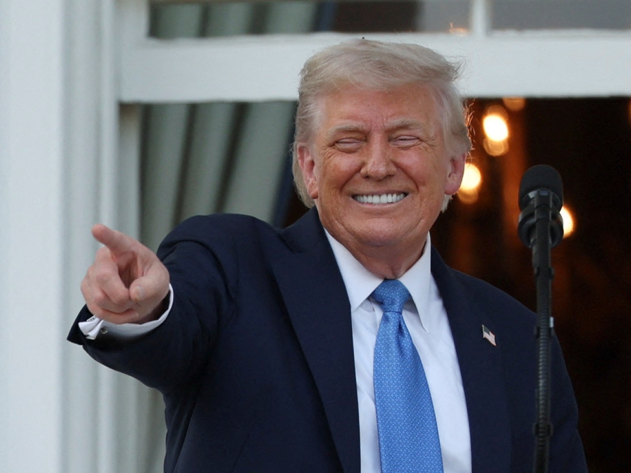 Trump announces travel ban on dozen countries