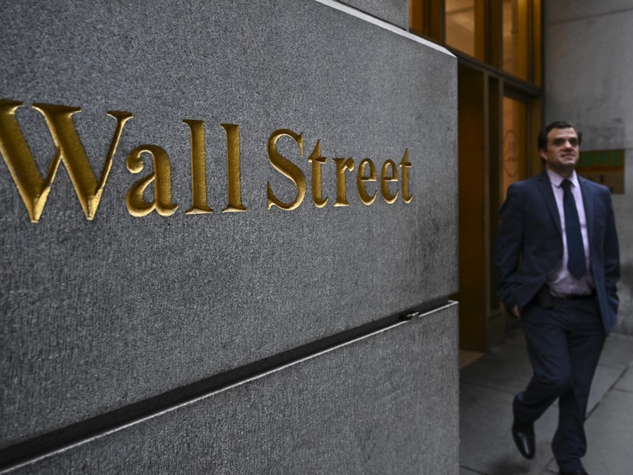 US stocks slump as Tesla shares tank on Trump-Musk row