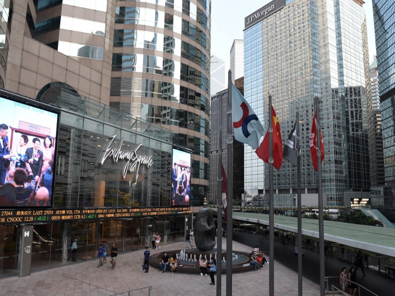 Hang Seng Index ends day on a weak note