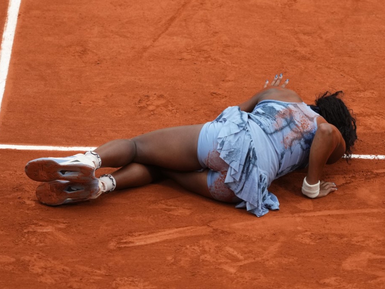 Gauff fights back to beat Sabalenka at French Open