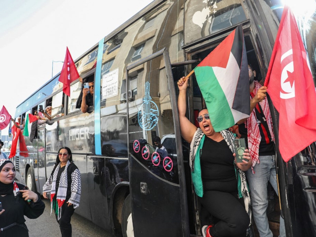 Tunisian-led aid bus convoy departs for Gaza