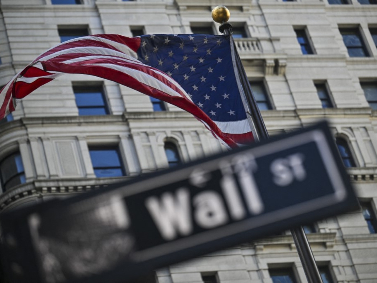 After 3 up days, S&P 500 falls on trade announcement