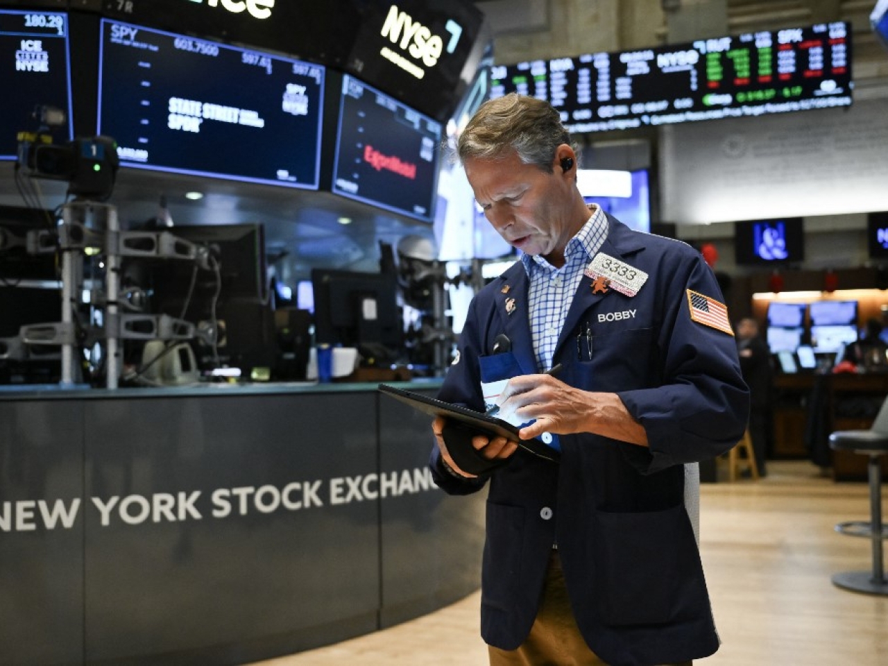 US stocks fall as investors pare risk on Iran conflict