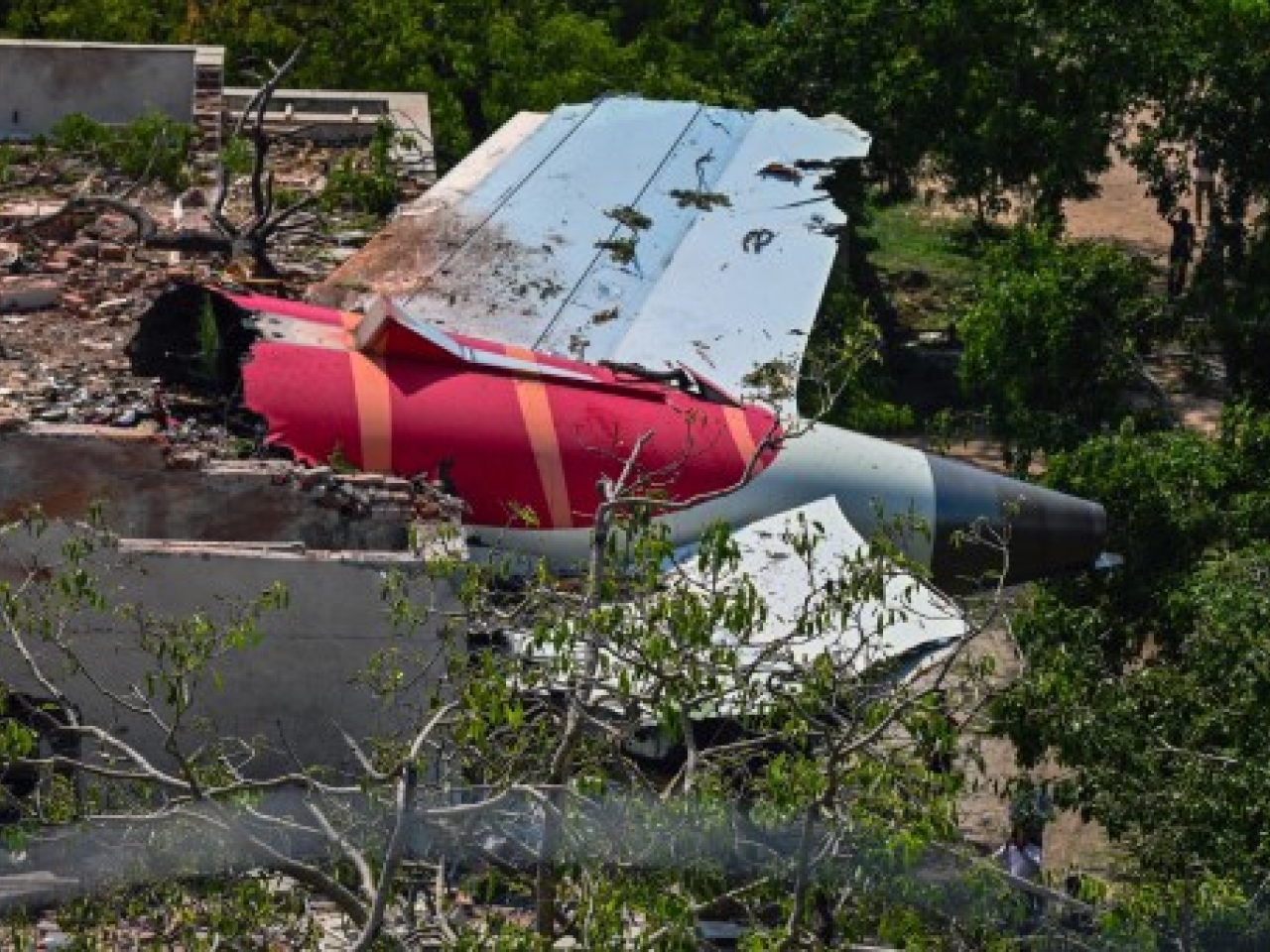 Second black box recovered from India crash site