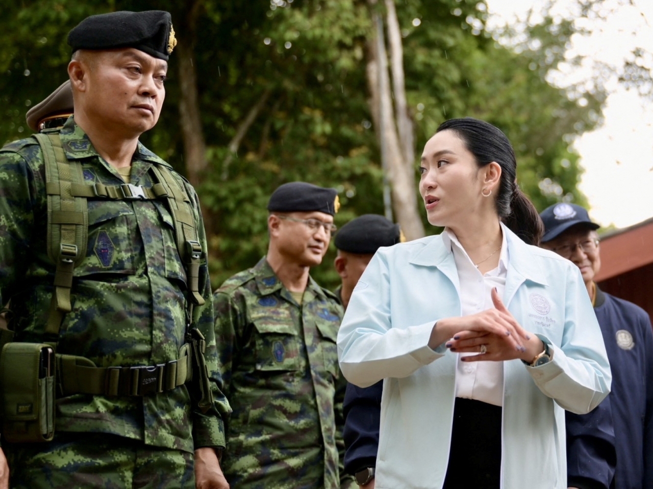 Thai PM meets army commander in bid to save coalition