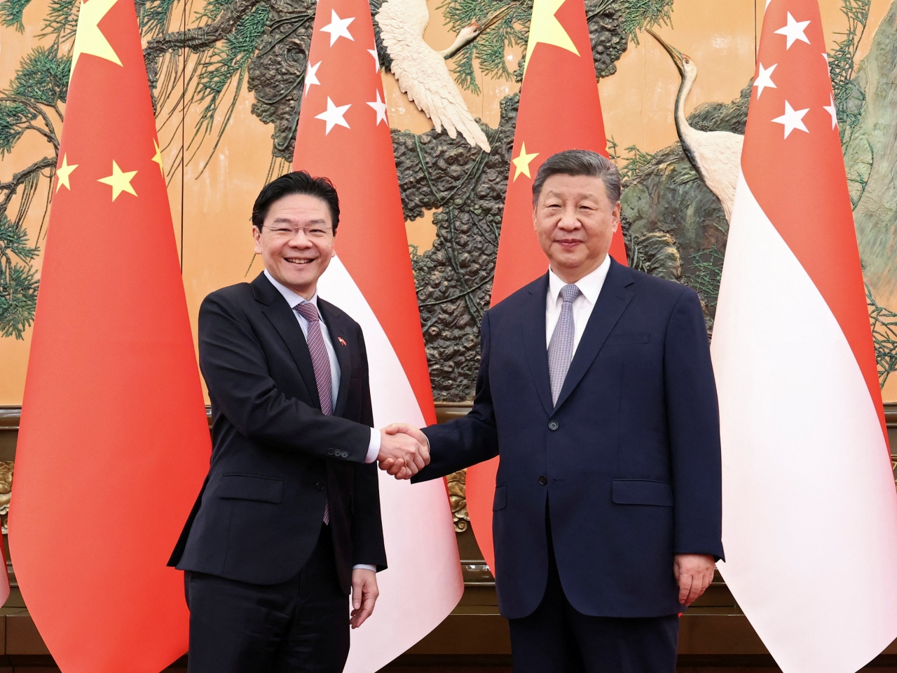 Xi urges Singapore PM to join fight against hegemony
