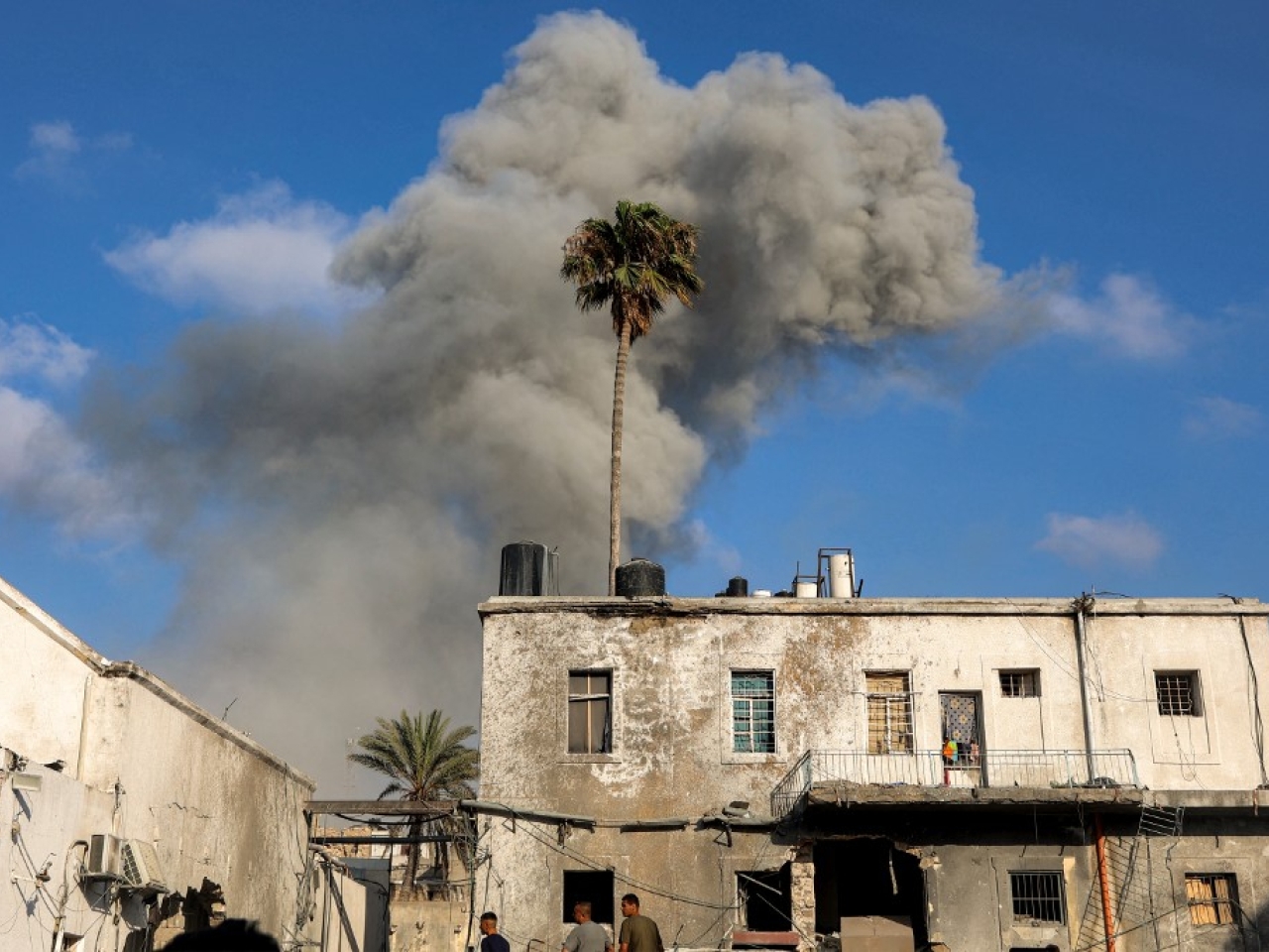 Hamas studies ceasefire deal amid Netanyahu threats