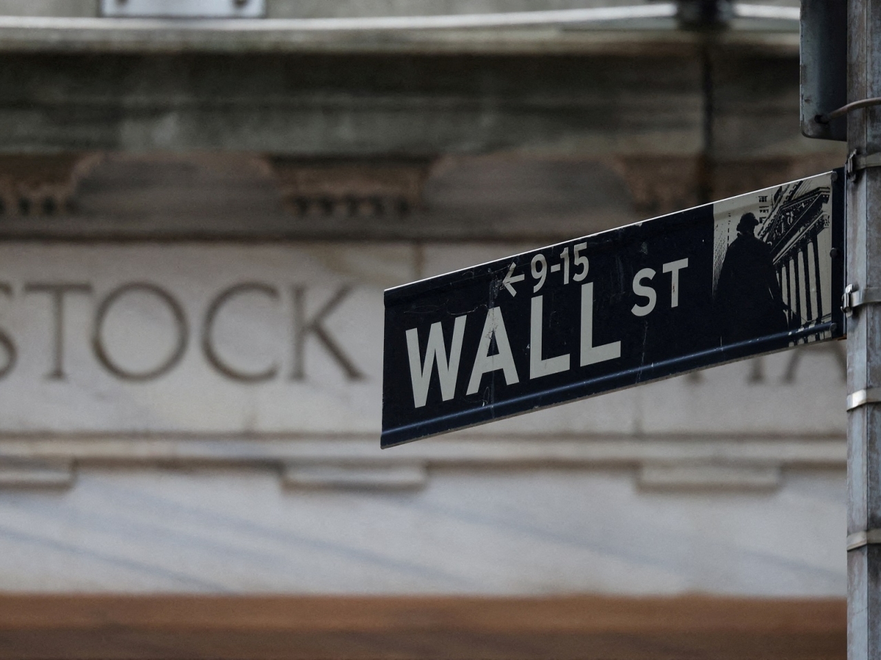 S&P 500, Nasdaq end at record highs