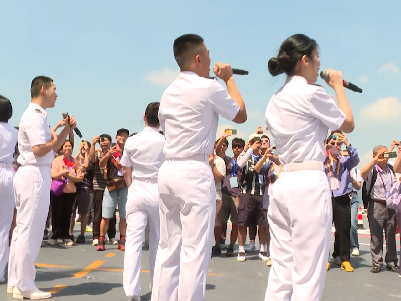 PLA naval fleet continues to attract large crowds