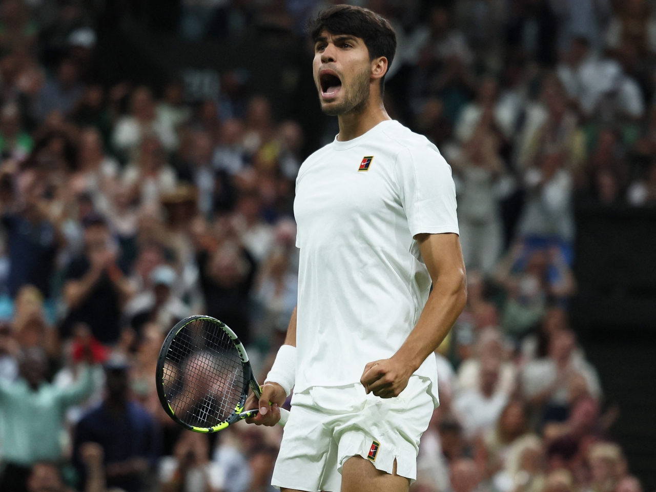 Alcaraz, Sabalenka through to Wimbledon quarter-finals