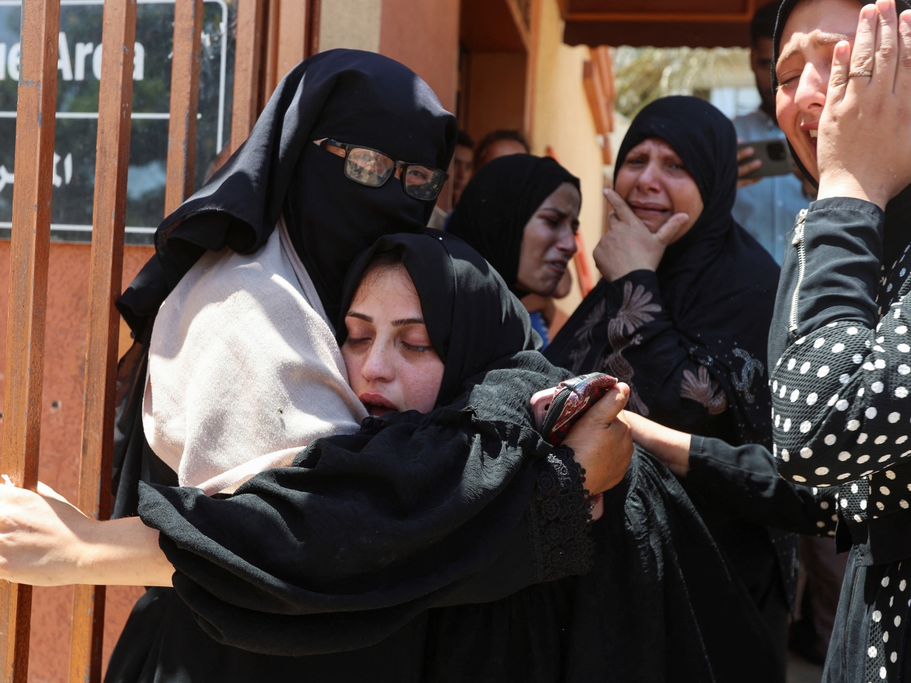 Gaza truce talks faltering over withdrawal