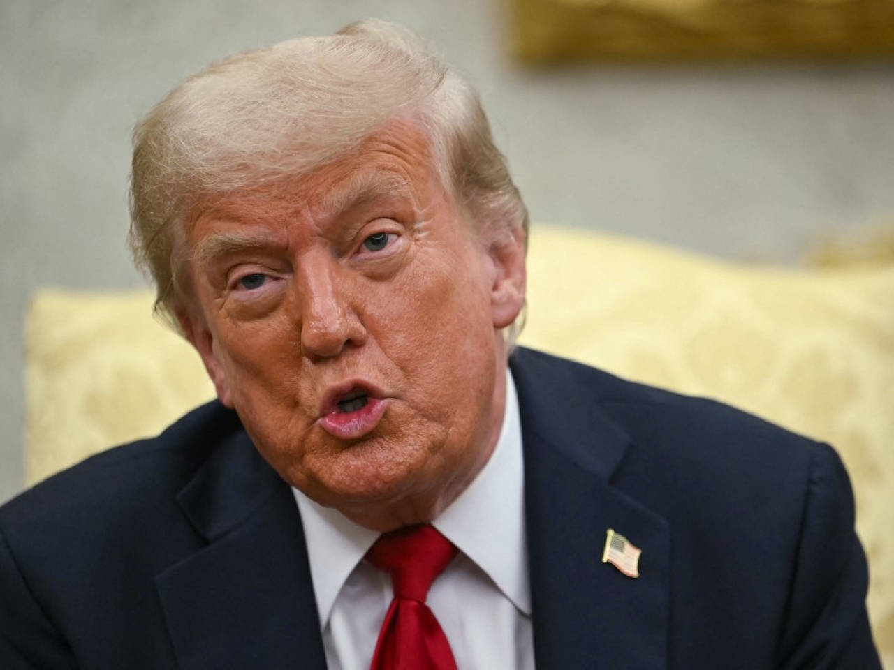 Trump threatens to target Russian trade partners