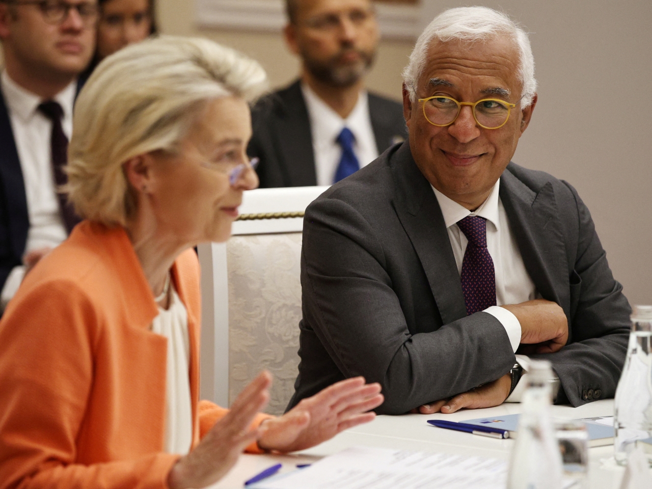 EU's big two set to arrive in Beijing for summit