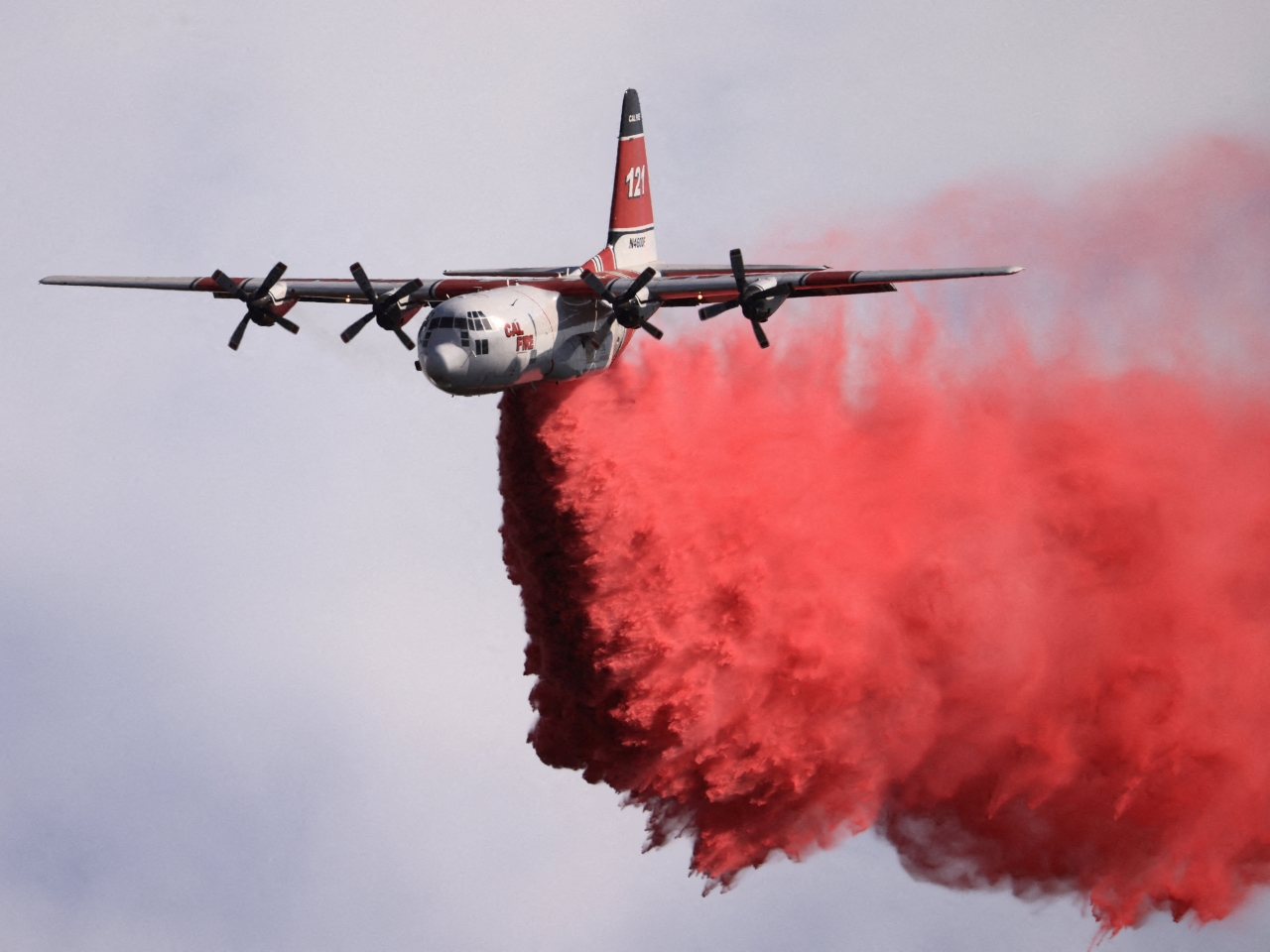 Thousands evacuated as new wildfire hits LA