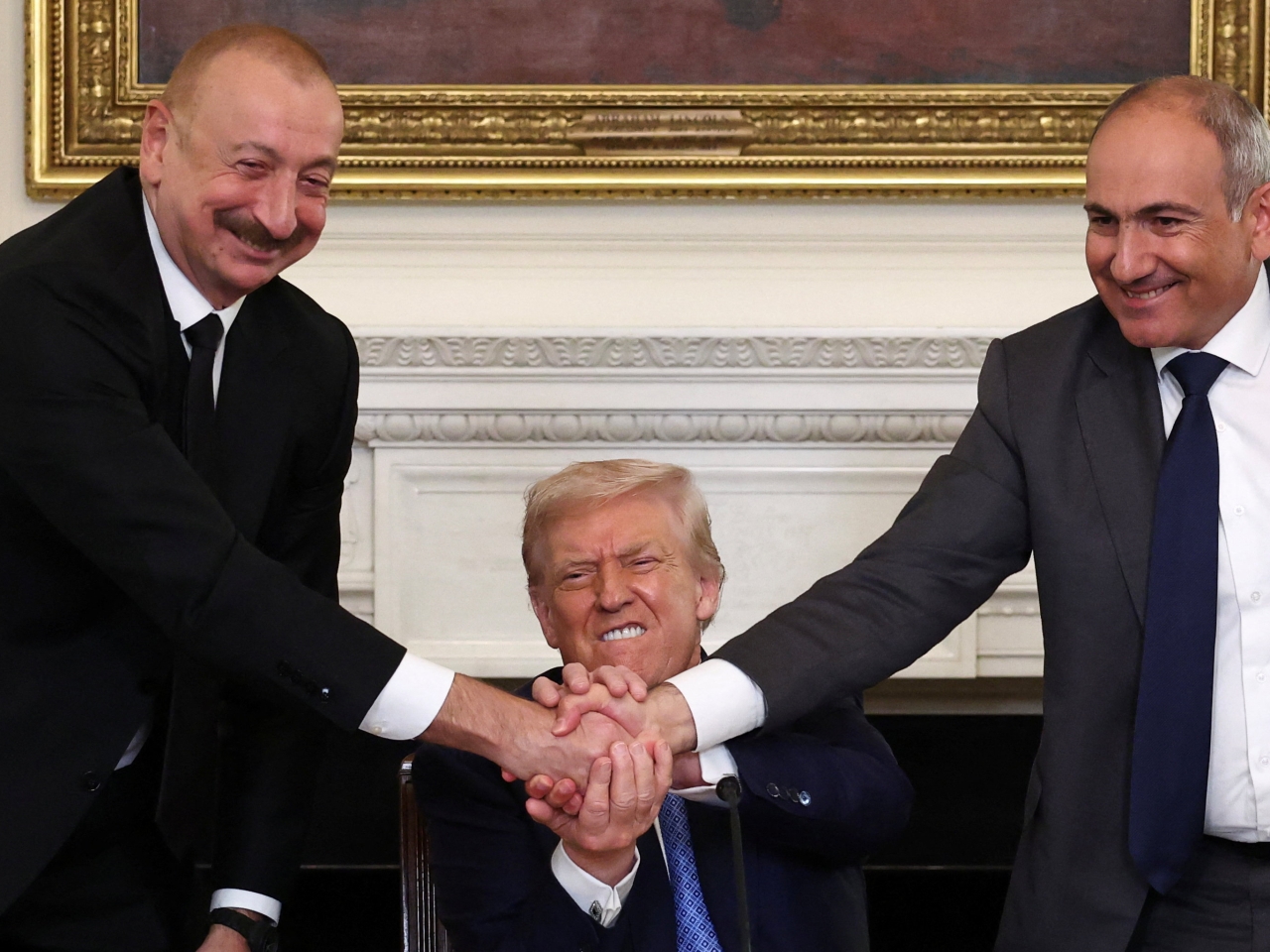 Armenia and Azerbaijan sign peace agreement