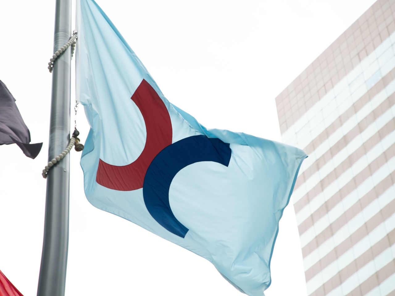 HK stocks inch up ahead of tech heavyweight earnings