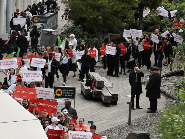 Canada moves to halt Air Canada strike