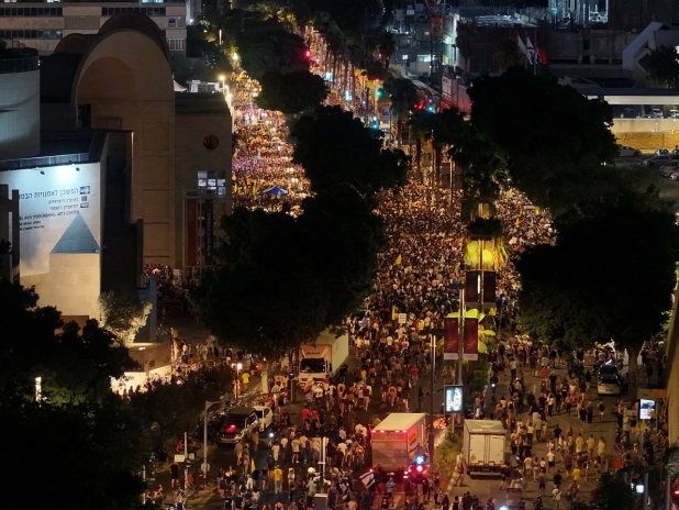 Mass rally in Tel Aviv calls for end to Gaza war