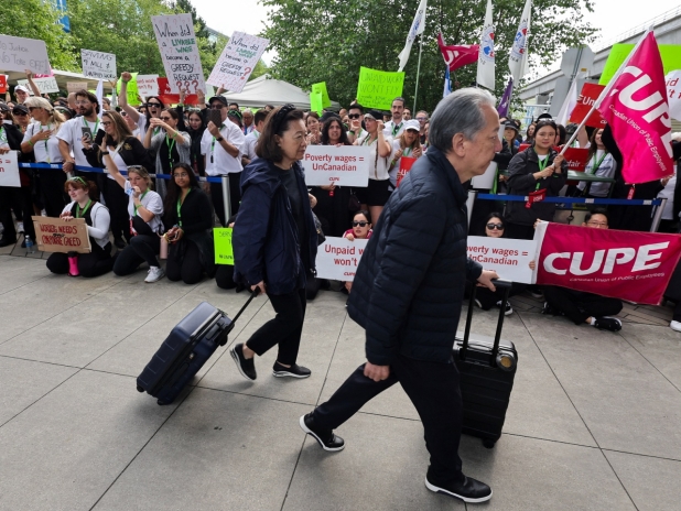 Air Canada flight attendants defy back-to-work order