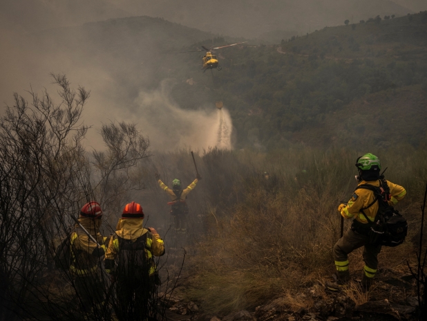 Thousands battle wildfires in Spain and Portugal