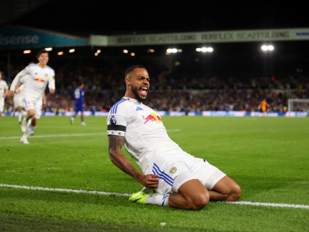 Leeds sink Everton in return to Premier League