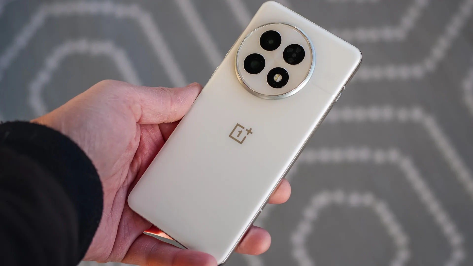 حصريًا..الكشف عن الهاتف الذكي OnePlus 13 الذي سيغير قواعد اللعبة في 2025