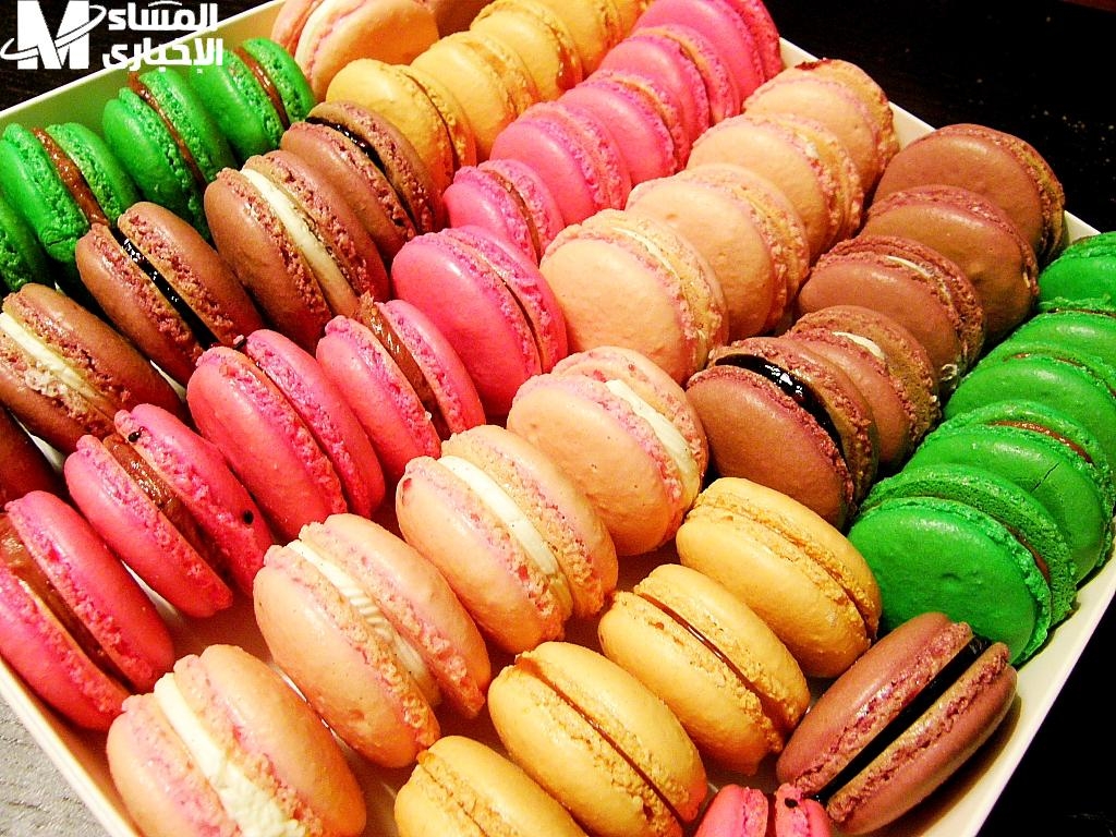 سهل وسريع وطعمه حكاية.. طريقة تحضير الماكرون الفرنسي الجميل