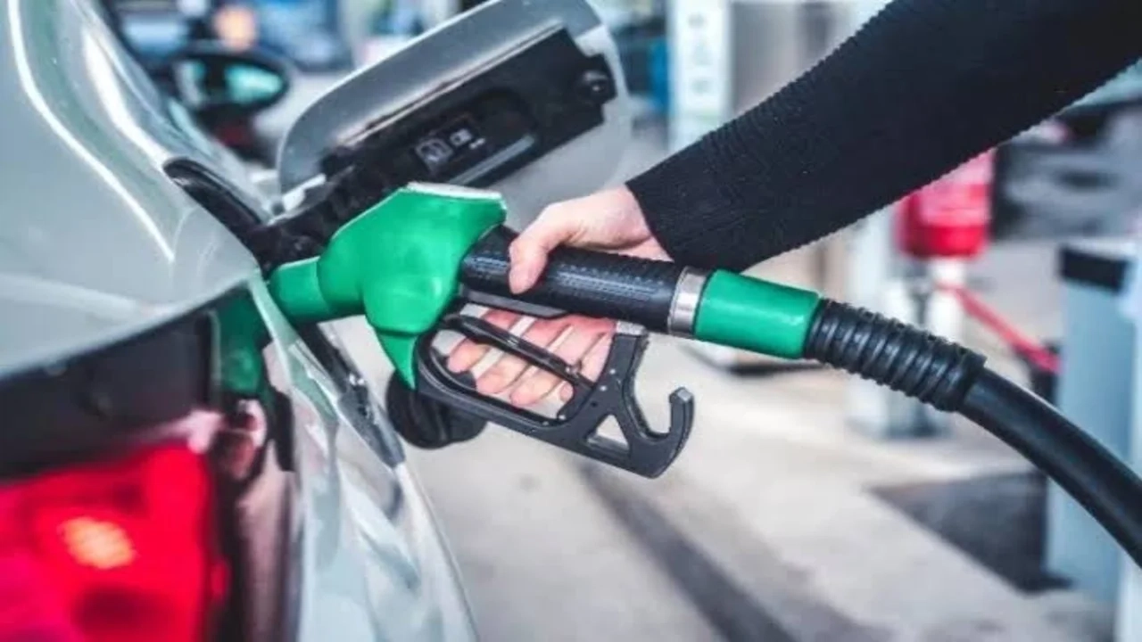 احسبها صح كل يوم.. أسعار البنزين اليوم الخميس 24/4/2025 هتخليك تحسب تاني