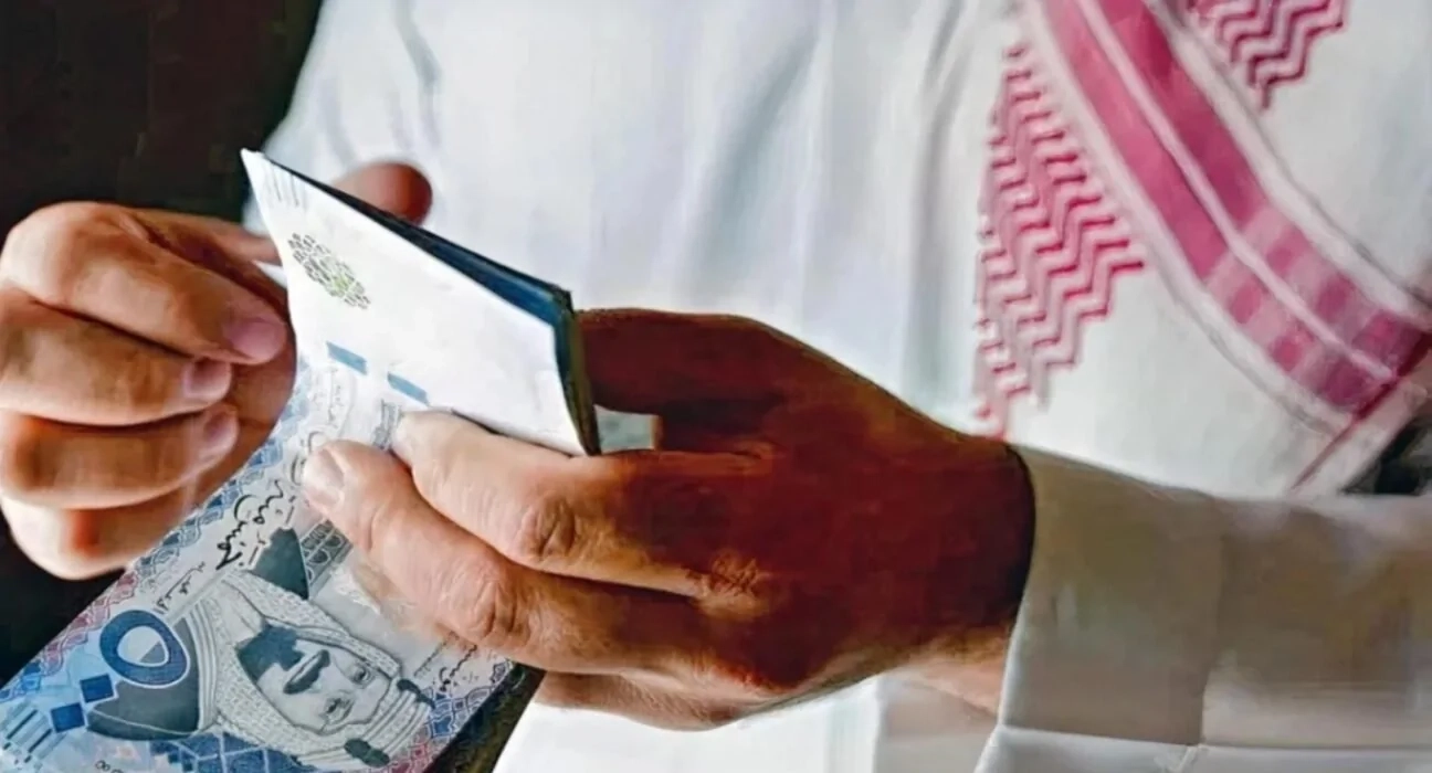 فلوسك جاهزة هنا.. موعد صرف معاشات مايو في السعودية بسرعة وسهولة