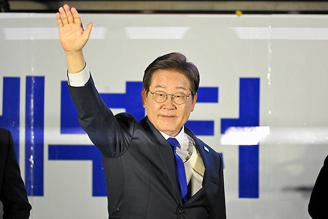 Tokyo hopes Lee will take softer stance and value ties with Japan