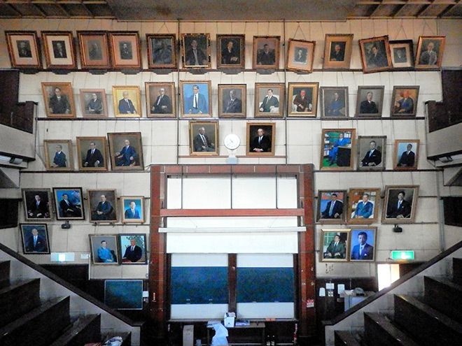 Museums seek to include women's presence in staging exhibits