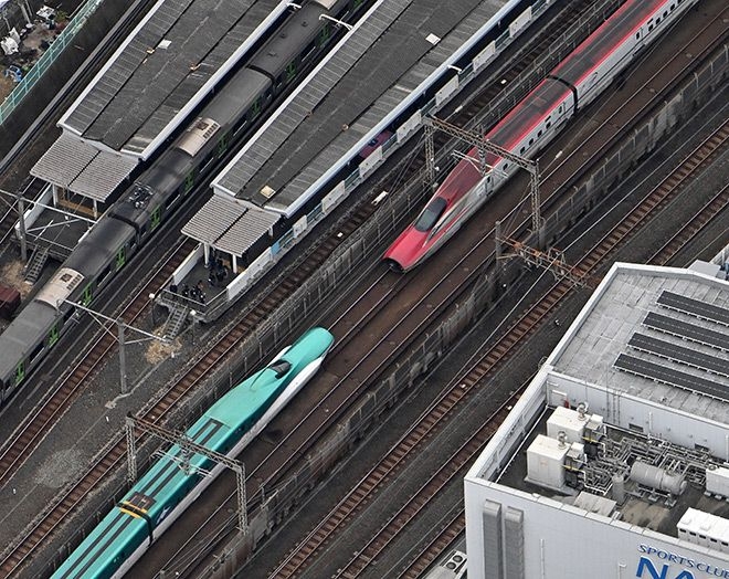 Same circuit board used in two bullet train decouplings
