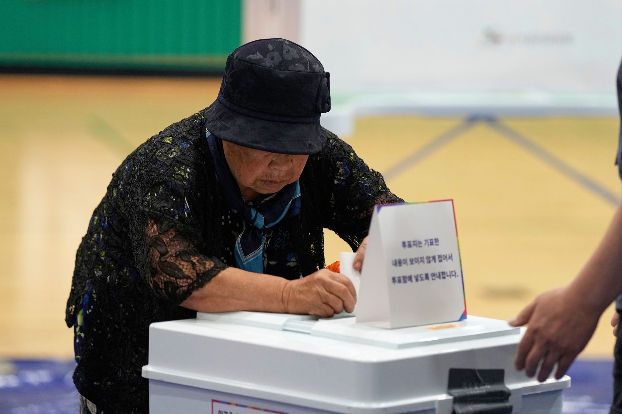 South Koreans vote for new president in wake of Yoon's ouster over martial law
