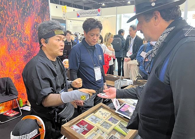 English-speaking ‘ninja' promotes hometown with show of stealth