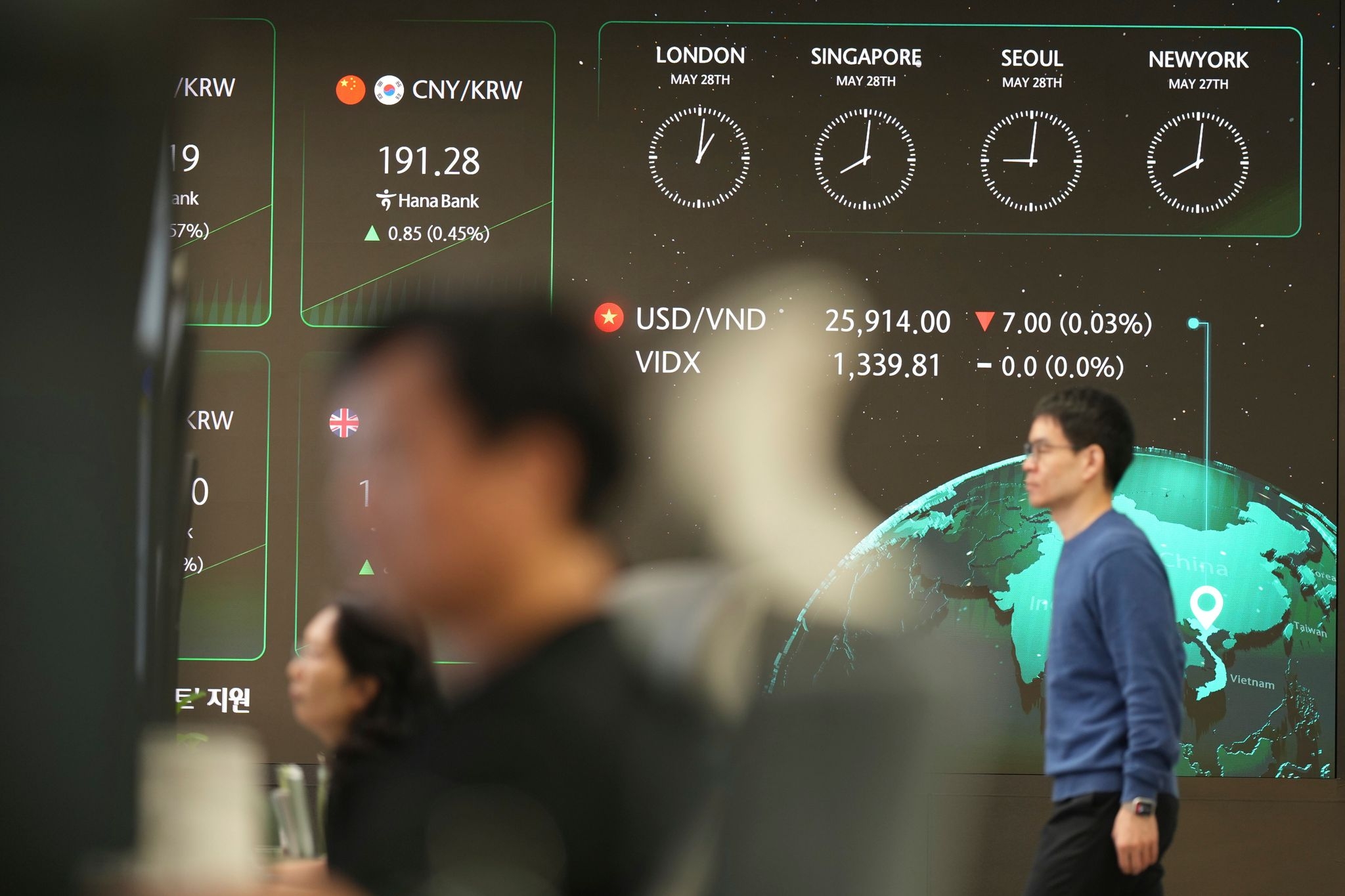 World shares are mixed after a Japanese government bond auction falls flat