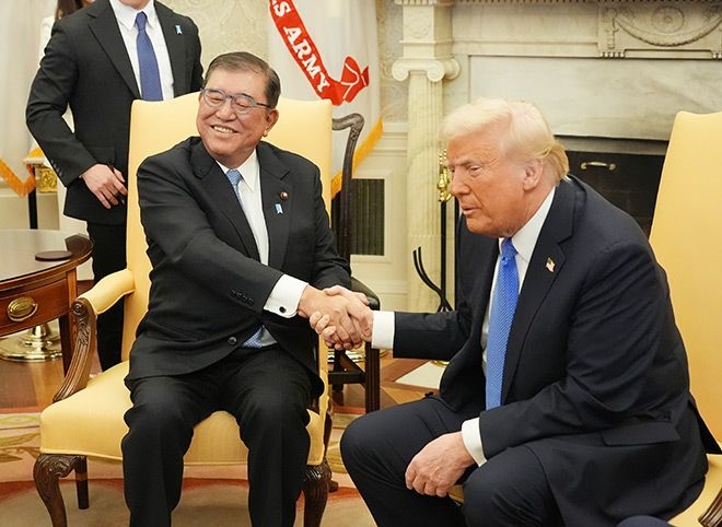 Trump calls Ishiba, boasts about Mideast trip, pitches F-47