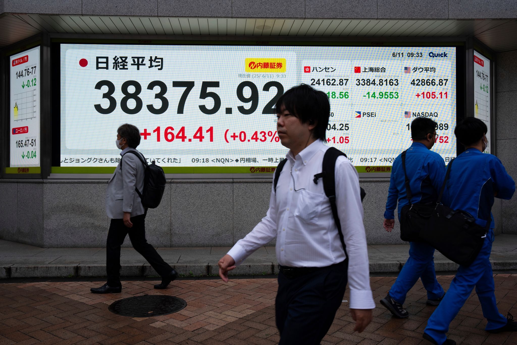 Asia shares climb after China and the U.S. say they have a framework for seeking a trade deal