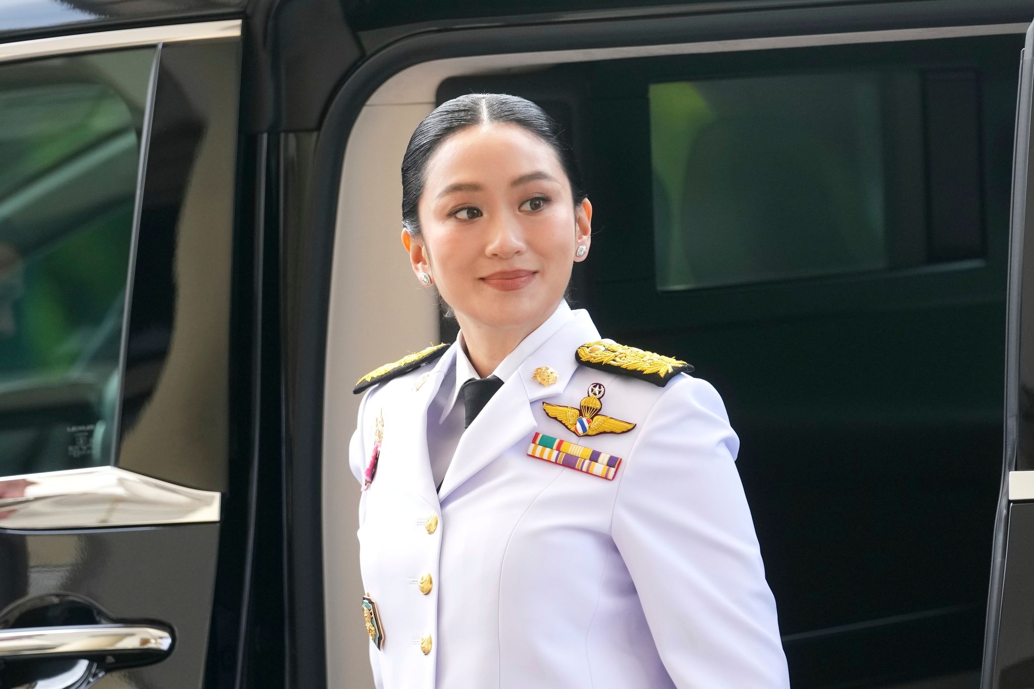 Thailand swears in new Cabinet including suspended prime minister