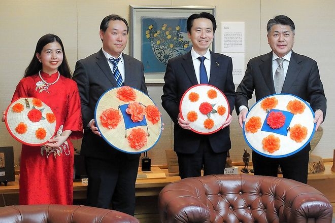 Vietnamese craftsmen save Yamagata ‘flower hat' fest