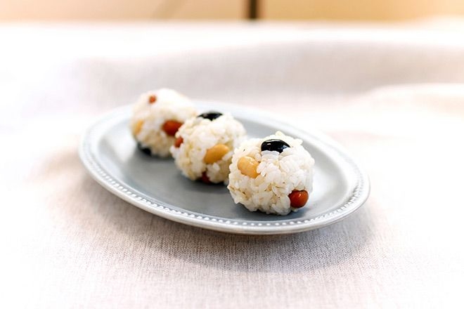 Soybean-rich onigiri a 'food of the future' at Osaka Expo