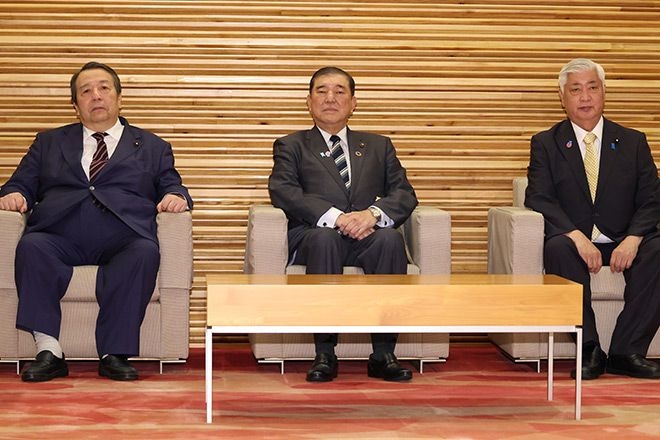Ruling bloc includes 20,000 yen handouts in election pledge