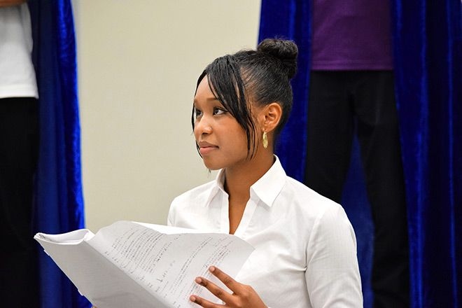 Anime-inspired lawyer speaks on stage to children with mixed roots