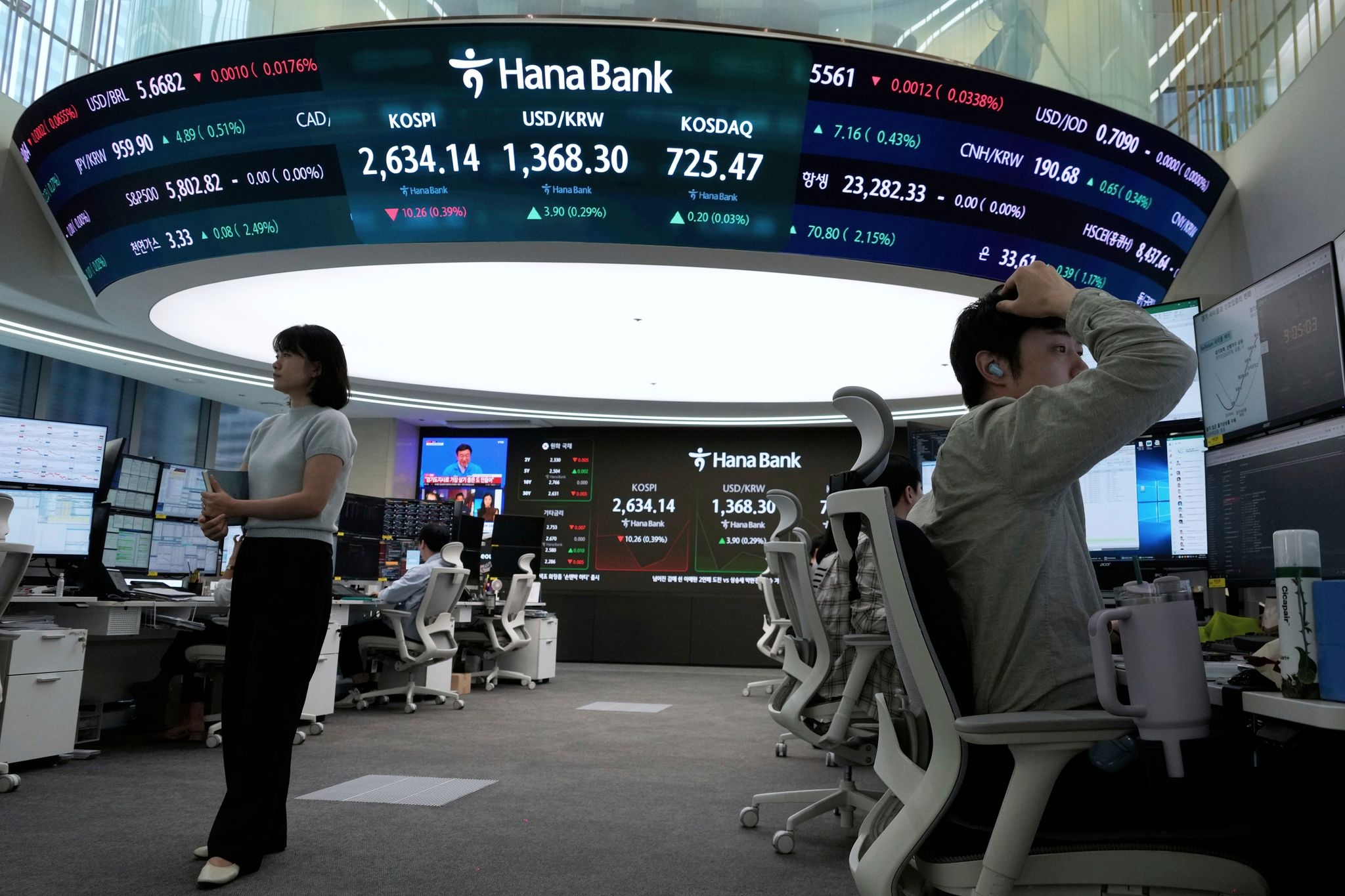 Asian shares mostly lower, trading in a narrow range with U.S. markets closed for Memorial Day
